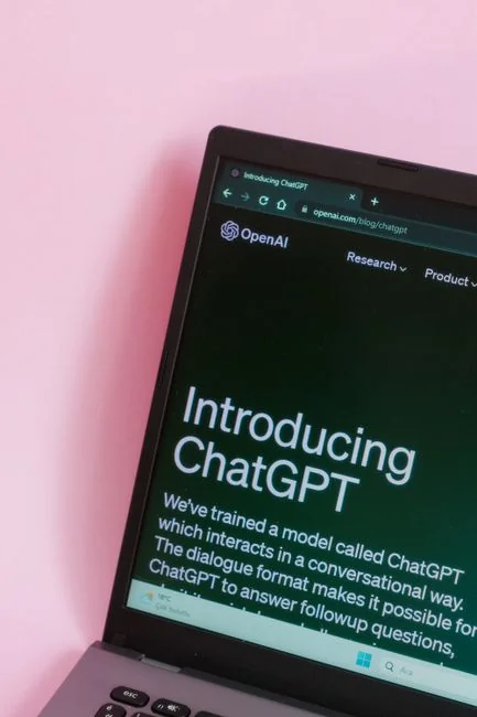 Écran d’ordinateur portable affichant le site web de Pexels, idéal pour répondre aux besoins en photos de stock.